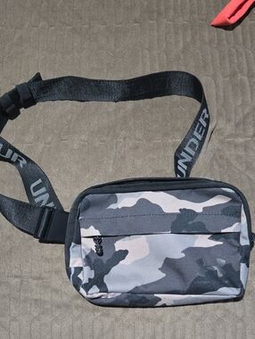 Under Armour Women’s Black and Gray Camo Belt Bag